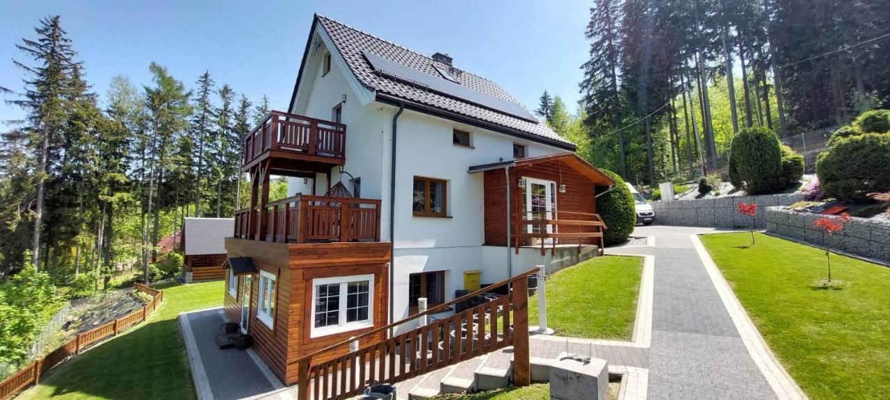 Eden Jacuzzi, Sauna